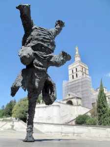 Eléphant du sculpteur Miquel Barcelo en Avignon, place du palais des Papes