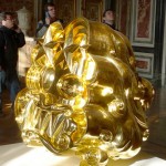 Sculpture dorée de Takashi Murakami au Château de Versailles
