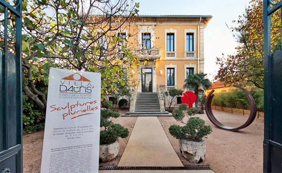 Exposition de sculpture dans la fondation Villa Datris